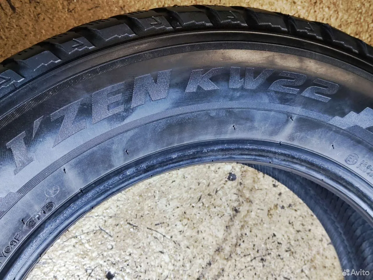 Kumho I'Zen KW22 235/65 R17 108T, фото 6
